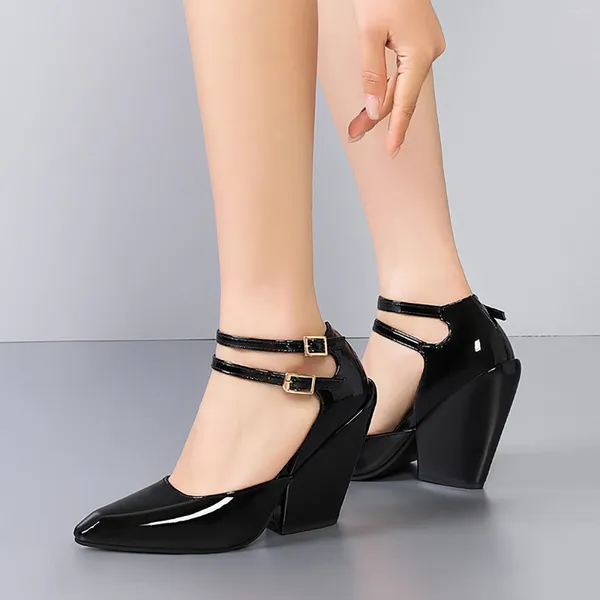 Vestido sapatos 2024 verão feminino simples e casual baixo salto de corte grosso sólido puille de fivela pontiaguda zapatos para mujeres