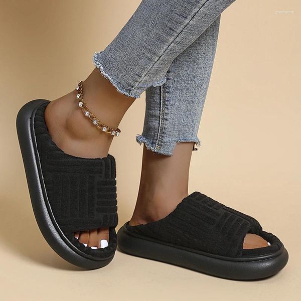 Sıradan Ayakkabı 2024 Uxury Peep Toe Kalın Sole Kadın Terlik Yeşil kadife Düz Out Giyim Slaytları Yaz Sonbahar Pist Flip Flops