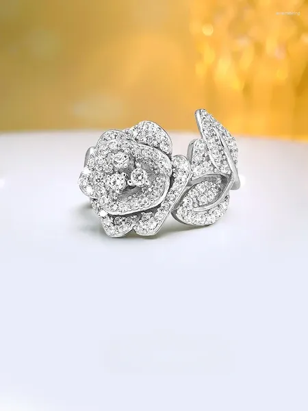 Anéis de cluster Desejo luz de luxo S925 Silver Rose Ring elegante conjunto com diamante de alto carbono versátil exclusivo chinês retro flor