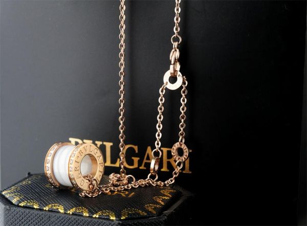 Fabrika, yüksek kaliteli lüks elmas seramik kolye moda kadın039s metal mektup bahar kolye ile box5499873