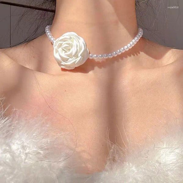 Ciondoli Vintage Elegant Colorful Camellia Pearl Clavicle Chain Collana per donne Sweet Spicy Girl Gioielli di girocollo Floro Collare
