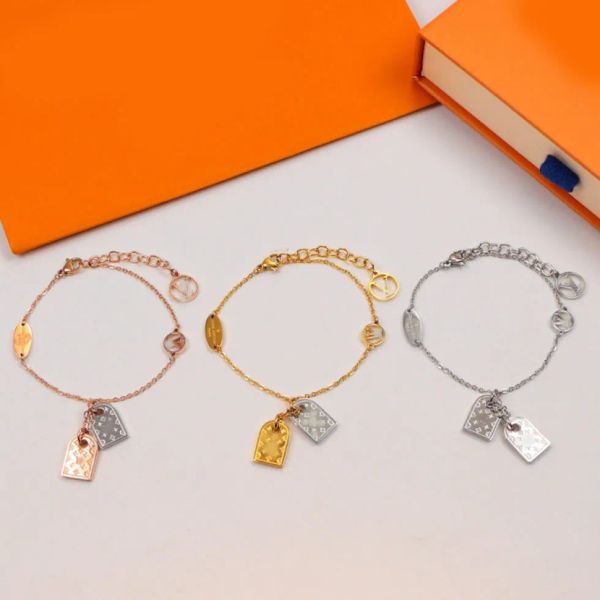 Women Stamp Classic Letters Square Charm Charm Bracciale Bracciale Bracciale Bracciale di lusso Bracciale 18K Gold Passato in acciaio in acciaio Gioielli