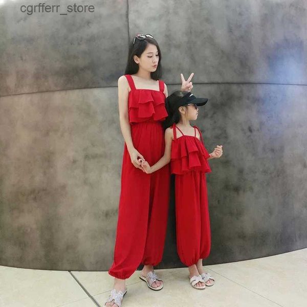 Rompers mãe filha roupas 2024 Mamãe de verão e eu combinando roupas de férias look 2 peças conjuntos de garotas de meninas de meninas macacões L410