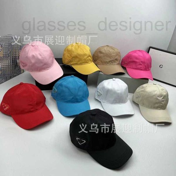 Caps de bola Designer Classic P Família Correta Carta Triângulo Baseball Hat da moda britânica Tangue de pato macio Top Sun Visor PM1V