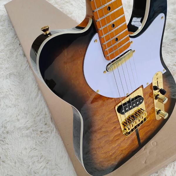 Chitarra Questa è una classica chitarra elettrica a ondulazione d'acqua brillante.È fatto squisitamente e ha un tono bellissimo.È gratuito per inviare posta a casa