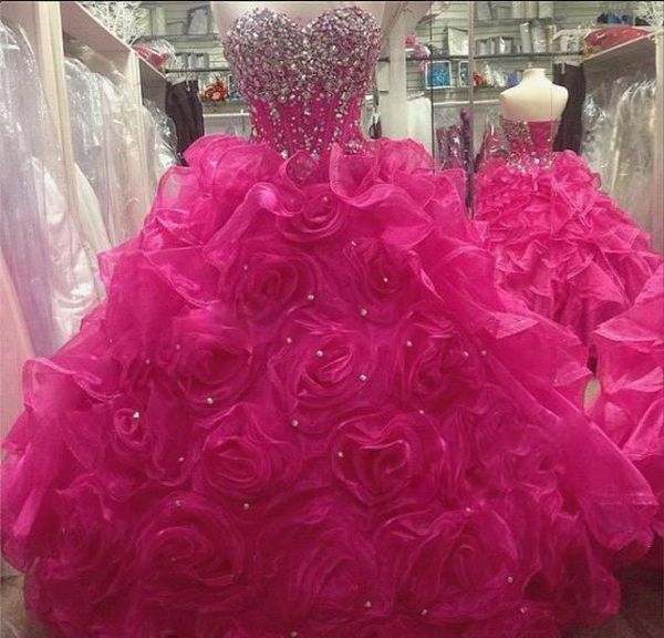 2020 Novo vestido de baile elegante rosa Quinceanera vestidos com rendimento com miçangas de cristal Party Party Sweet 16 Debutante Gow8153297