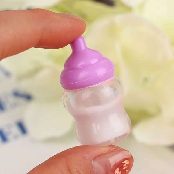 Fai finta giocattoli giocattoli mini capezzolo per baby bambola bottiglia per alimentazione per la casa Accessori fai -da -te Colore casuale Y240409