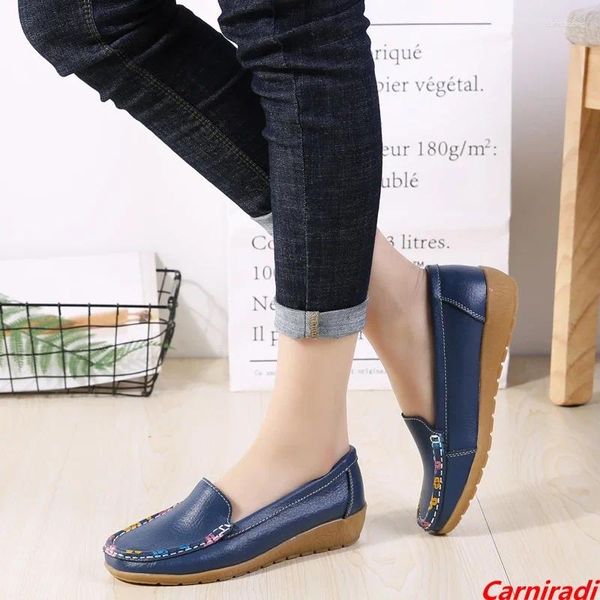 Wanderschuhe Modeboden Anti-Rutsch-Low Top Casual Women große Größe bequeme Mutter Moccasins Damen auf weiße Bohne rutschen