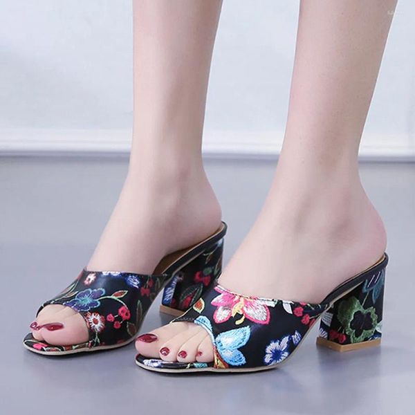 Slippers Floral Print Sandálias elegantes de espessura com uma palavra arrasto de drag verão de salto alto feminino Ceda de casamento Lace Up Boot Zapatos