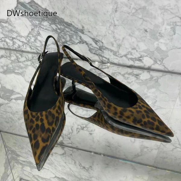 Sapatos de vestido apontados para mulheres leopardo slingbacks saltos finos baixos