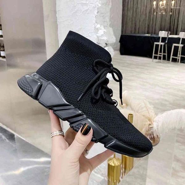 Sapatos casuais Amarre as femininas de tamanho plus size unissex All Black Fashion Casal Sneaker Design