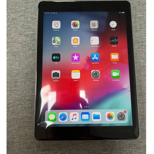 Apple iPad 5. Generation 9,7 Zoll WiFi Version 16/32/64 GB Facetime Face ID -Kamera IOS -System mit Box