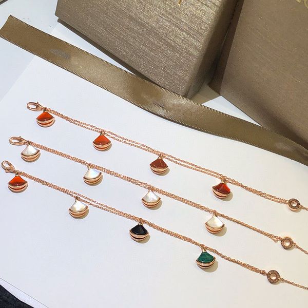 V Bracelet Gold Bracelet Alta Bracelet Bracelet Designer para o novo Full Diamond Fan Diamond Mandle Decoration Jóias Jóias Rosa Gold AGate Pequena saia Bracelet