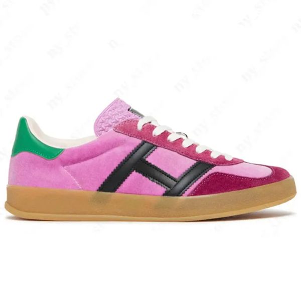 2024 Sapatos de grife camurça verde escuro para homens mulheres tênis azuis claros seda vermelha fusion rosa branco preto goma de caminhada ao ar livre treinadores