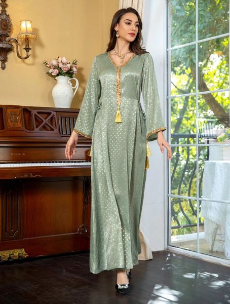 Ethnische Kleidung Fashion Gold Stempel abaya Dubai Islamic Tape Trim Quaste Langarm V-Ausschnitt Elegante Frauen Kleid Arabische Kaftan