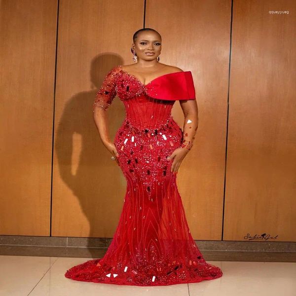 Abiti da festa aso ebi rosso ballo splendido spalla spalla perline a maniche lunghe plus size abiti da sera vede attraverso l'abito da sirena