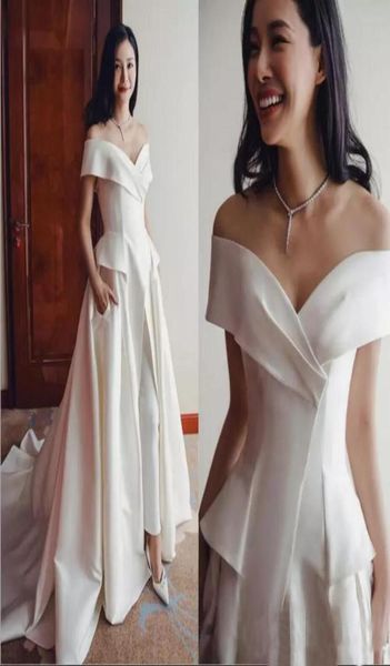 Vestidos de noite de cetim brancos elegantes do ombro 2020 macacões formais sem mangas para vestidos de convidados de noiva Prom6213895