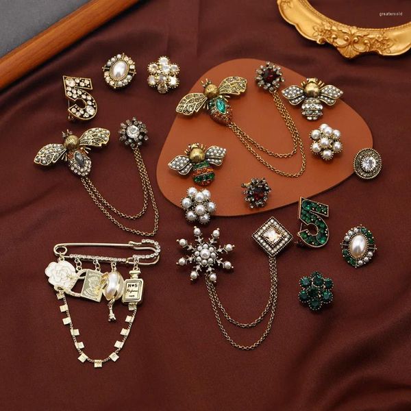 Broschen Vintage Bow Brosche Quastel Kette Pin Frauen High-End-Luxusanzug Accessoires Kristallperlen Corsage Party Bankett Schmuck Geschenk