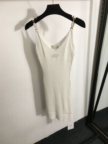 Летние вязаные платья для свитера дизайнеры женской сексуальные v-образные рукавочные платья с металлической пряжкой.