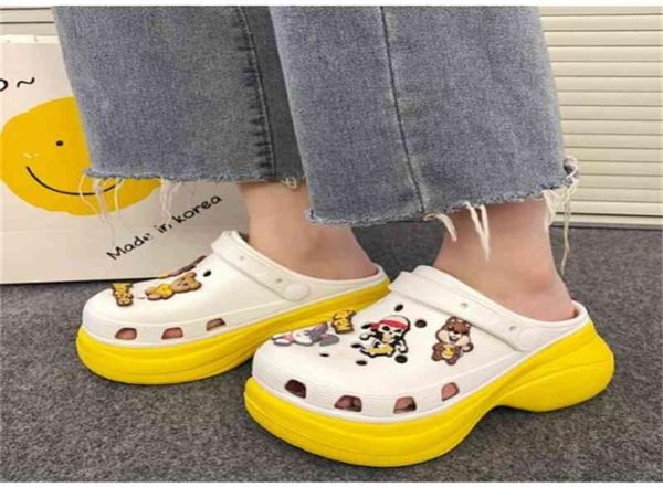 Slippers Summer Women Women Designer Platform Bells Beach Cartoon Fashion Sapatos de jardim casuais High Hook K 07212449704