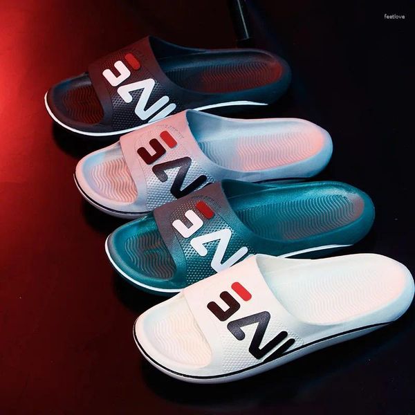 Terlik Erkekler Yaz Plajı PVC Yumuşak Kapalı Ev Slaytları UNISEX Slip Olmayan Flip Flops Erkek Kalın Sole Anti-Slip Çift Ayakkabı