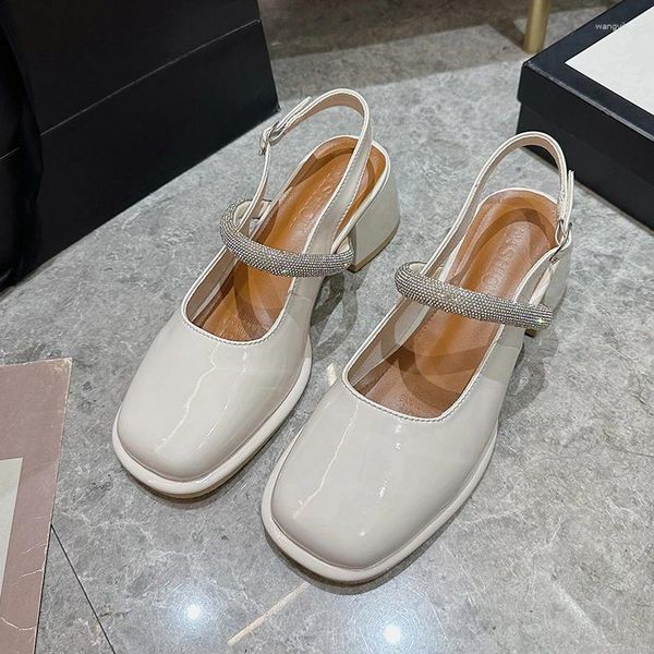 Scarpe eleganti con i tacchi comodi per le donne alla fibbia 2024 sandali a taffi di tacco rotondo estivo in pelle grosso aperta