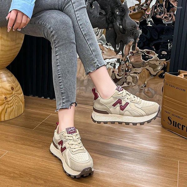 Casual Schuhe Muffin dickes Boden n Wort Eine Gump Female 2024 Frühlingskoreanische Version des alten Vaters hundert Running -Turnschuhe