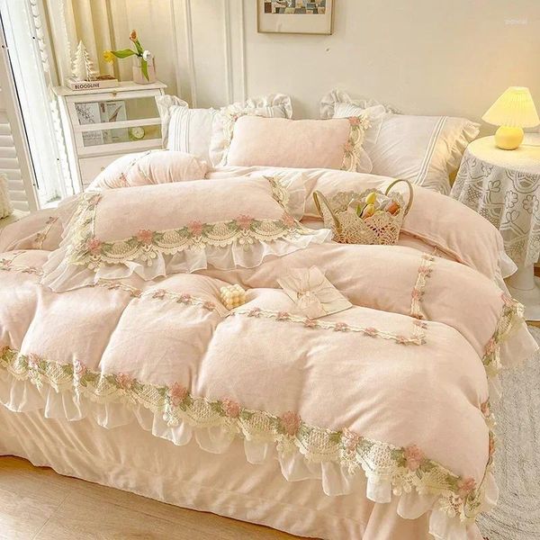 Bedding Sets Pink Super Soft Velvet Fleece Luxury Princess Set Flowers Borderyer Lace Ruffles Duvet Capa Fronha na cama