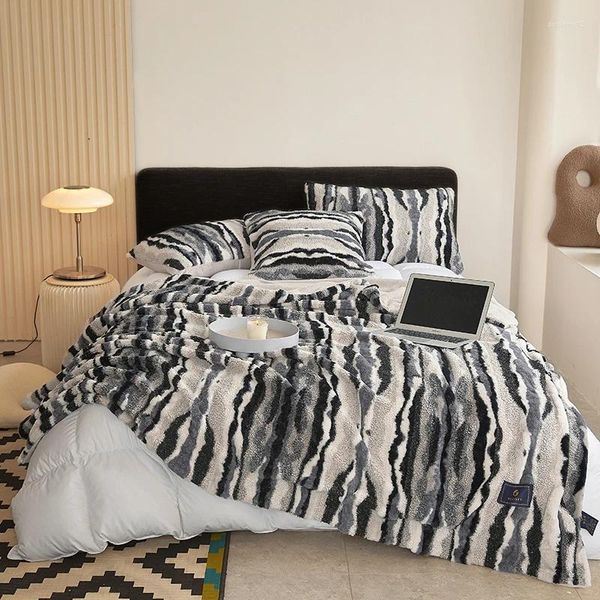 Coperte 200 230 cm a strisce zebra berber pile coperta inverno comodo lancio a doppio strato calda cashmere corallo fogli di pelliccia