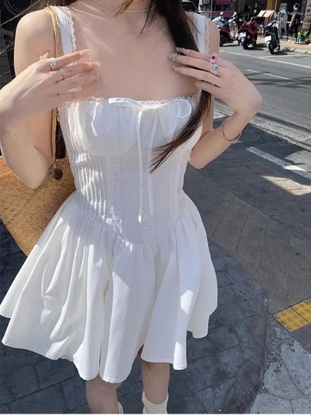 Abiti da festa eleganti abiti da cinturino bianco da donna mini casual in moda coreana per serate estive e feste sexy
