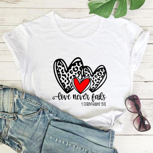 Camisetas femininas de colorida amor nunca falha t-shirt mulheres fofas de manga curta de manga curta camiseta de camiseta cristãos de manga curta