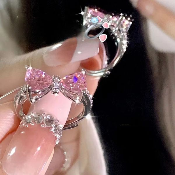 2024 Frühling Sommer süßer rosa Bogen Schmetterlingsringe für Frauen Mädchen Süßes Bogenknoten Charm Kristall CZ Zirkon Diamant Luxusdesigner Chinesischer Nagelfinger Ring Schmuck Schmuck