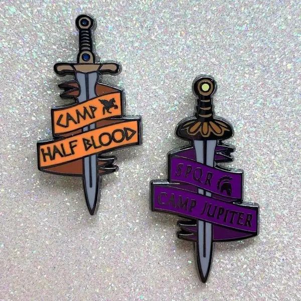 Broches Novely Sword esmalte os pinos de lapela crachá Halloween