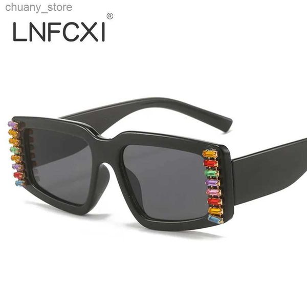 Óculos de sol Lnfcxi Luxury Diamond Square Glasses Sunglasses Mulher Moda Rhinestone Sun Glasses Men Frame Tons vintage Eyewear Y240416