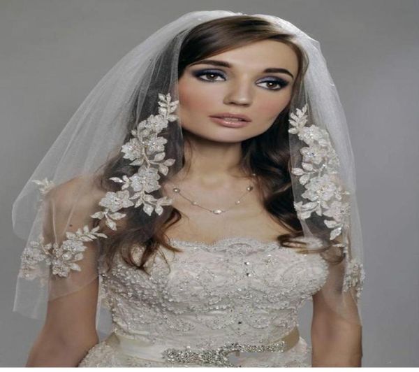 2015 Muslim arabische Brautschleier weißer Elfenbein kurzer Vintage Hochzeit Brautschleier Ellbogen Länge zwei Schicht Perlen Spitzen -Champagner App1565342