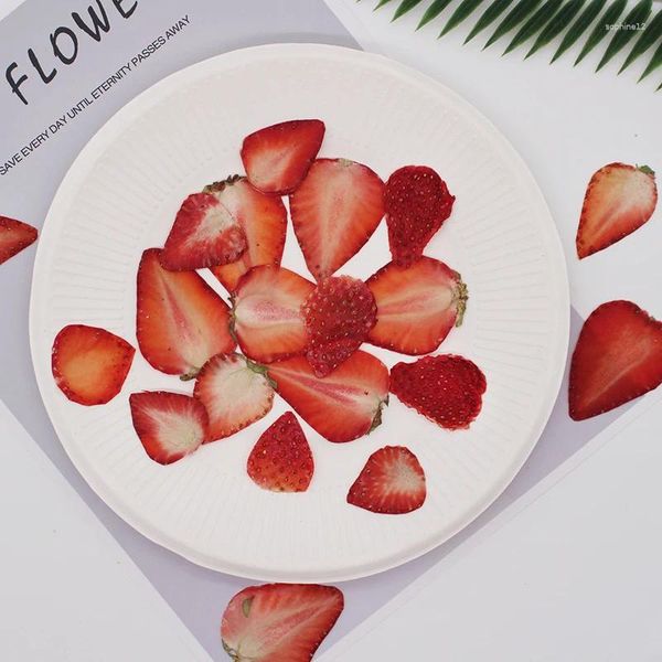 Flores decorativas 2pcs/lote de morango real FLOR PRESSA NATUREZA FRUTA FRUTA FORTE ENTRADO DIY GLUE MOLETY FLOAT BURCHING SCent