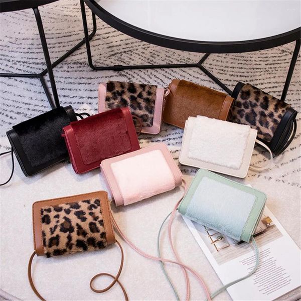 Omuz çantaları moda kadınlar leopar baskı kürk lüks crossbody dili çanta küçük kare çanta parti akşam bayan