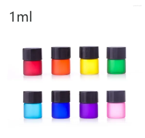 Garrafas de armazenamento 2024 500pcs 1ml mini vidro de perfume colorido com redutor de orifício preto tampa pequena de óleos essenciais visor de frasco