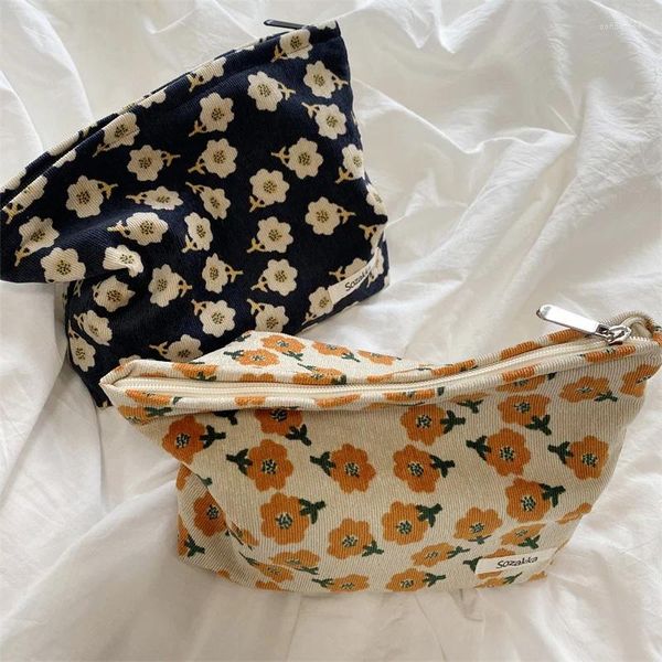 Bolsas de cosméticos Valinha de luta de veludo de inverno Pão grande bolsa portátil feminino insere as higineses de viagem de armazenamento literário japonês maquiagem