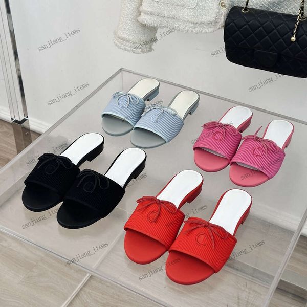 Kadın Tasarımcı Terlik Tuval Denim Düz Sandal Zinciri Flip Flips Yaz Marka Ayakkabıları Camellia Beach Sandaletler C Daira Kadın Yüksek Kaliteli Slaytlar Orijinal Deri Yay