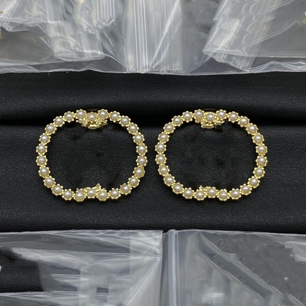 2024 Gold Ohrringe Hoop Einfache hochwertige Luxus Dessinger Diamond Tri Angle Symbol Design Schwarzer Bolzen Geometrie Logo Kristall Strassohrring Hochzeit