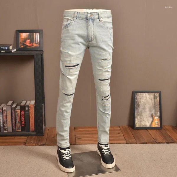 Jeans maschile retrò buco di colore chiaro 2024 estate sottile essola sottile slim patch di fascia alta pantaloni a fascia casual caviglia casual