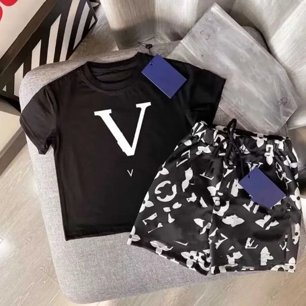 Roupas de bebê T-shirt crianças designer conjunto crianças roupas de criança de 1 a 15 anos de idade meninas e meninos shirt shorts de verão com etiquetas de cartas clássicas 7 cores