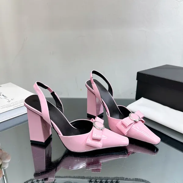 Sandalen 2024 Quadratzes Slingbacks Frauen Lady Luxus Designer Schuhe Gurt Satin Bogen High Heels Designer Dicke Fersenpumpen