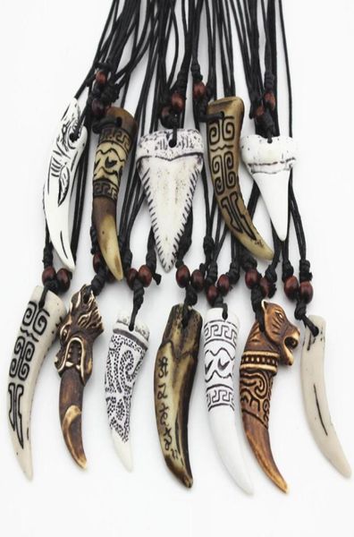 Modeschmuck Großhandel 12pcs /Los gemischt kühle Nachahmung Knochen geschnitzter Drachen Totem /Wolf Zahnheizt Halskette Amulette Drop Shipping 9268851