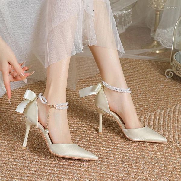 Kleidungsschuhe Größe 30-44 Stiletto Ferse hohle Perlen Sardine Satin High Heels Frauen Bogen Hochzeit dünn