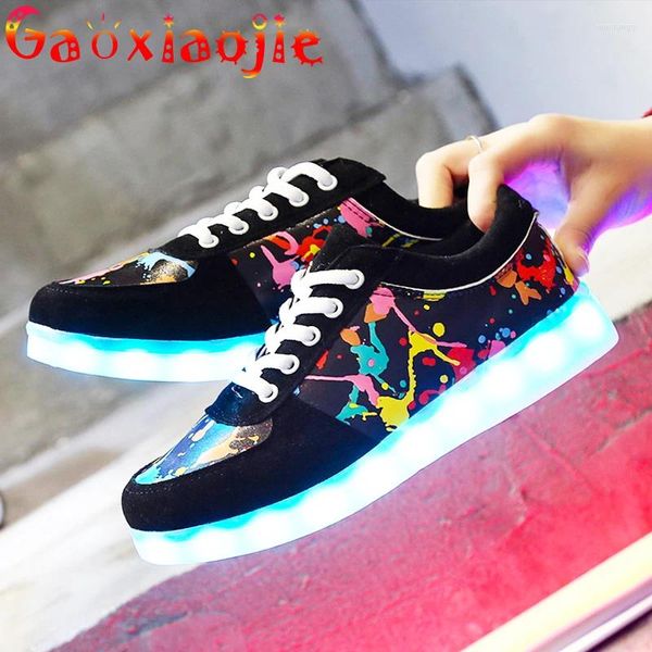Lässige Schuhe Gaoxiaojie 2024 Sommer Frauen transparent unten USB Lade leuchtend farbenfrohe LED -Liebhaber Brett