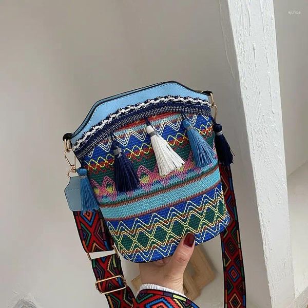 Umhängetaschen Mode-Handtaschen 2024 Trend ethnischer Stil Frauen Persönlichkeit One-Shoulder Messenger Bag Quasten gewebten Eimer