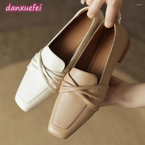 Lässige Schuhe DanxueFei Plus Size 34-42 Frauen echtes Leder-Quadrat-Zeh-Flats für Frauen, süße Bowtie Soft Comfort Hochqualität