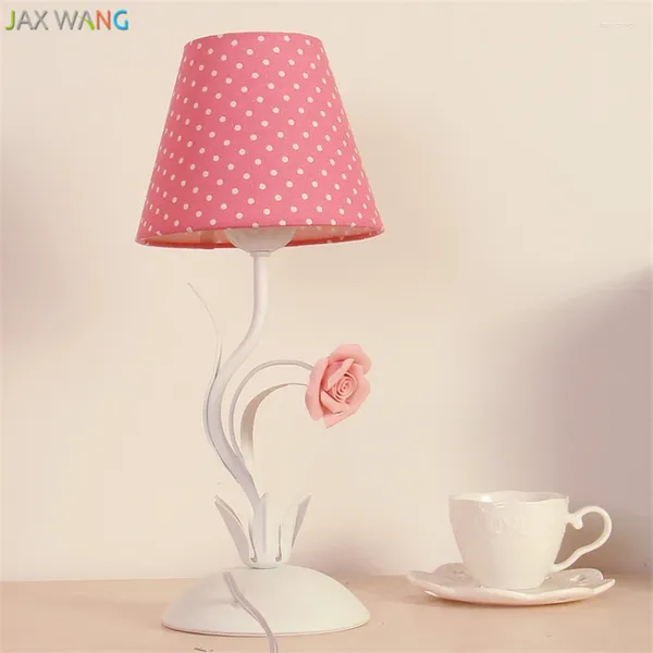 Lampade da tavolo Nordic Simple moderna Luci di tessuto Rosa scrivania per soggiorno per bambini ragazza principessa Lampada da comodino illuminazione